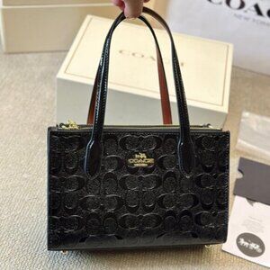 "✅Brand new ✅CV400 Coach Small Nina Tote Bag 25
"